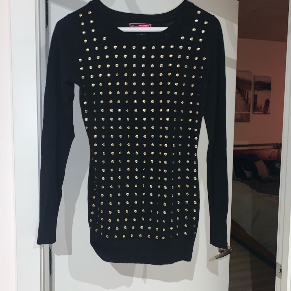Sweater- gold studs